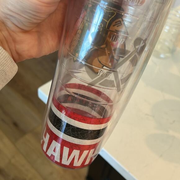 Chicago Blackhawks 24oz Tervis - Picture 3 of 6